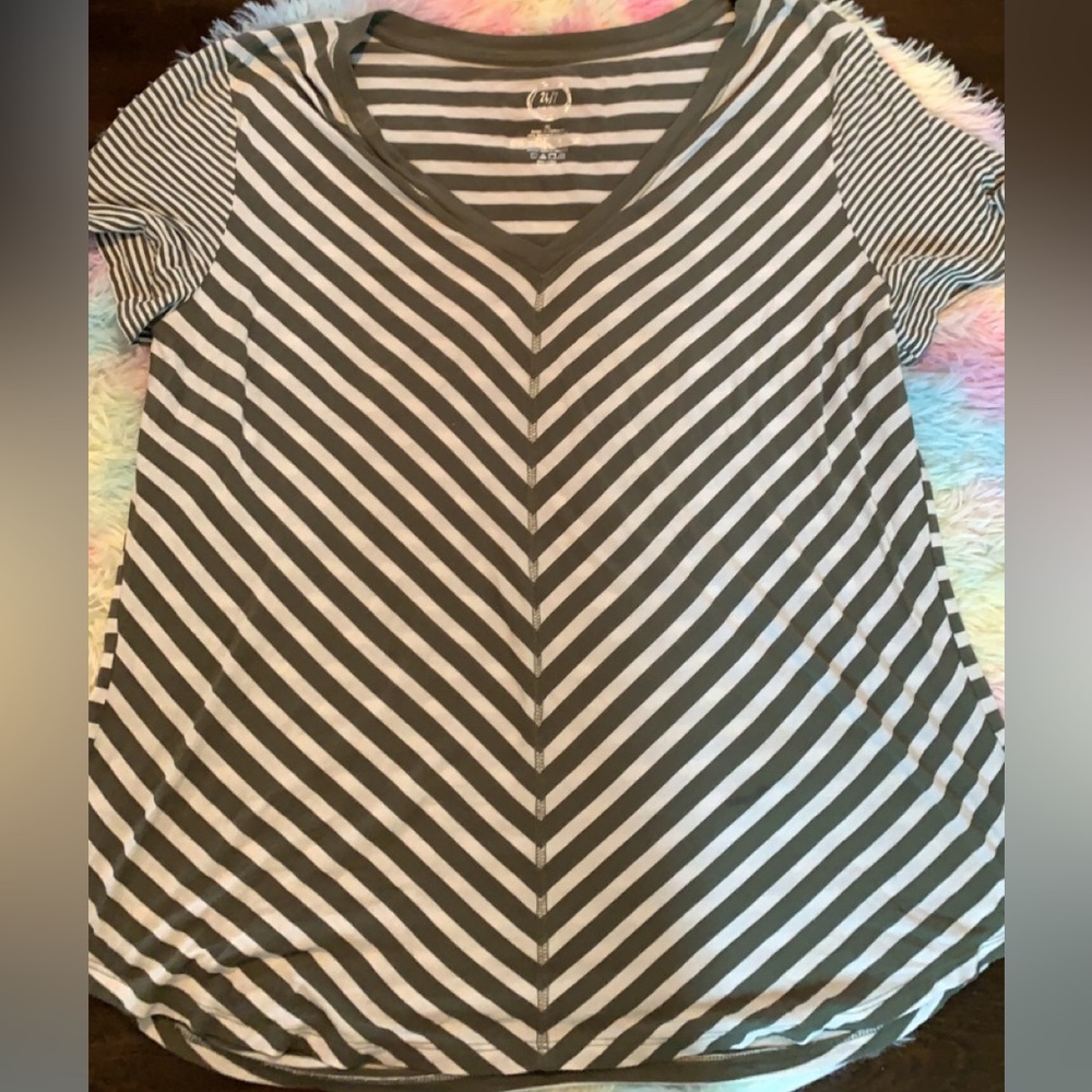 Maurice’s XL 24/7 comfy tee